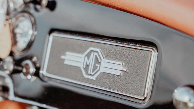 MGA ROADSTER - BLACK