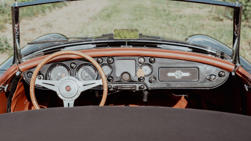 MGA ROADSTER - BLACK