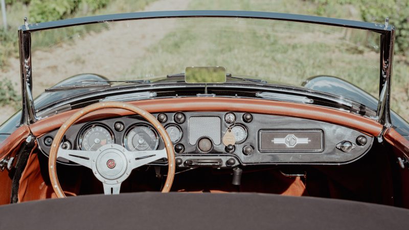 MGA ROADSTER - BLACK
