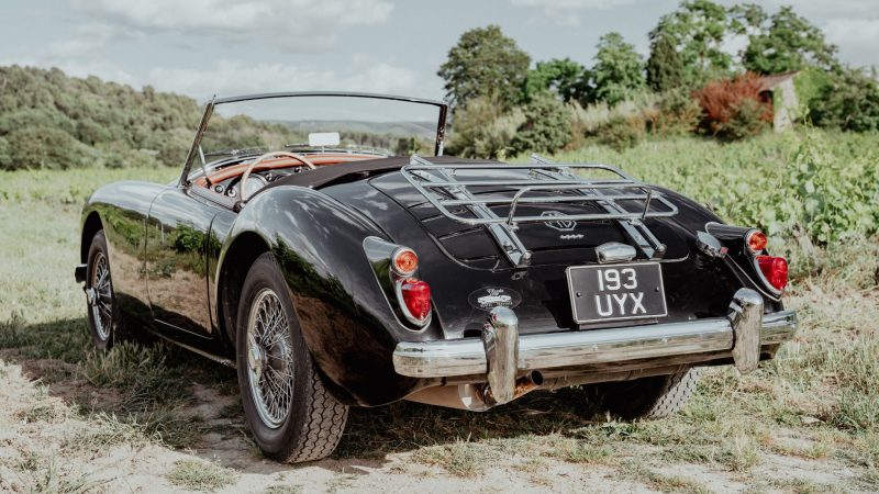 MGA ROADSTER - BLACK