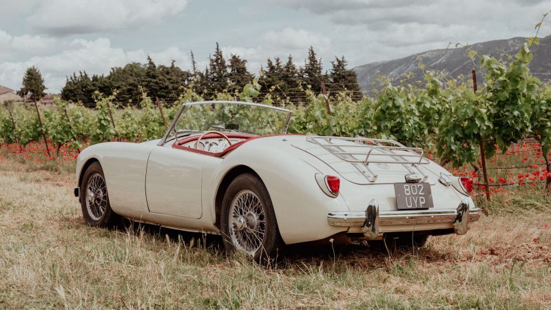MGA ROADSTER - WHITE