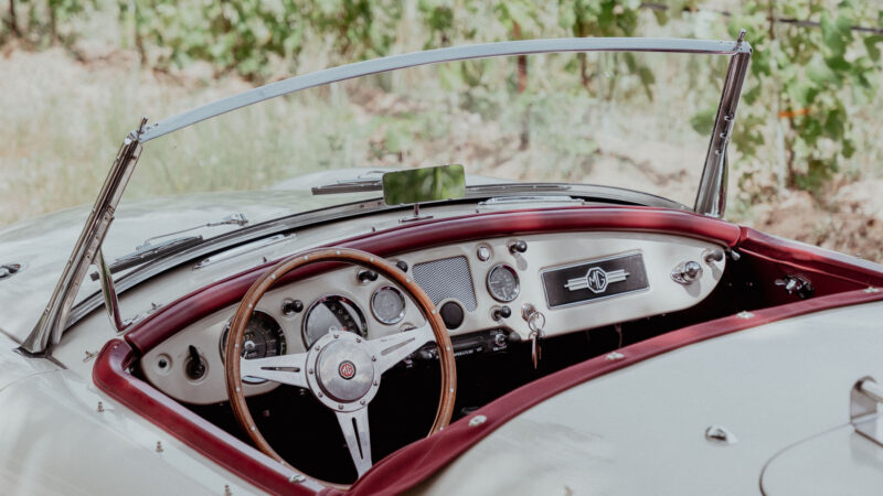 MGA ROADSTER - WHITE