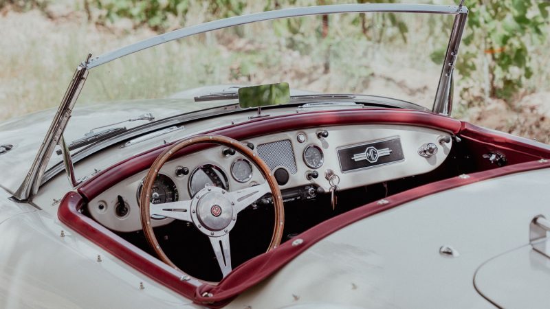 MGA ROADSTER - WHITE