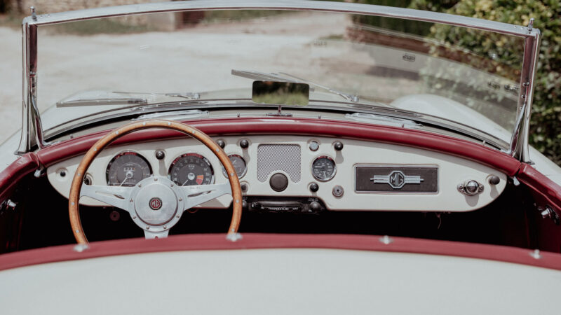 MGA ROADSTER - WHITE