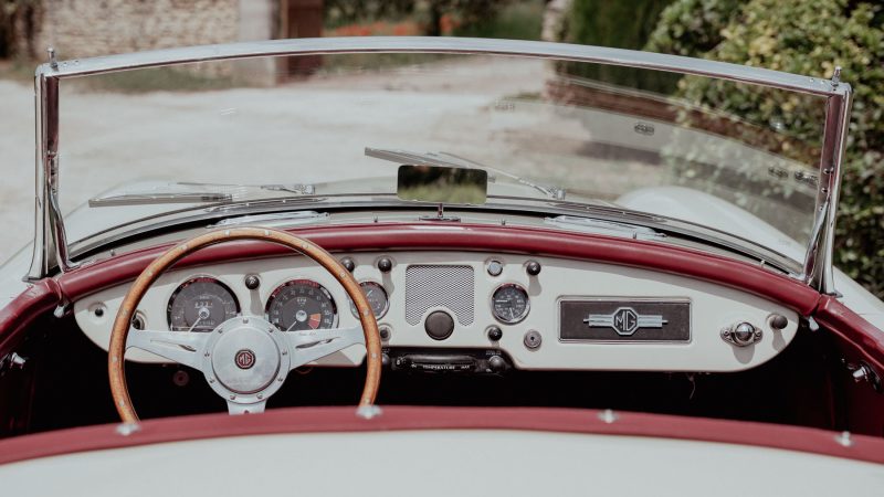 MGA ROADSTER - WHITE