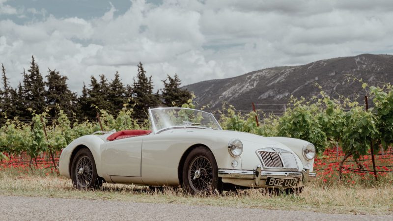 MGA ROADSTER - WHITE