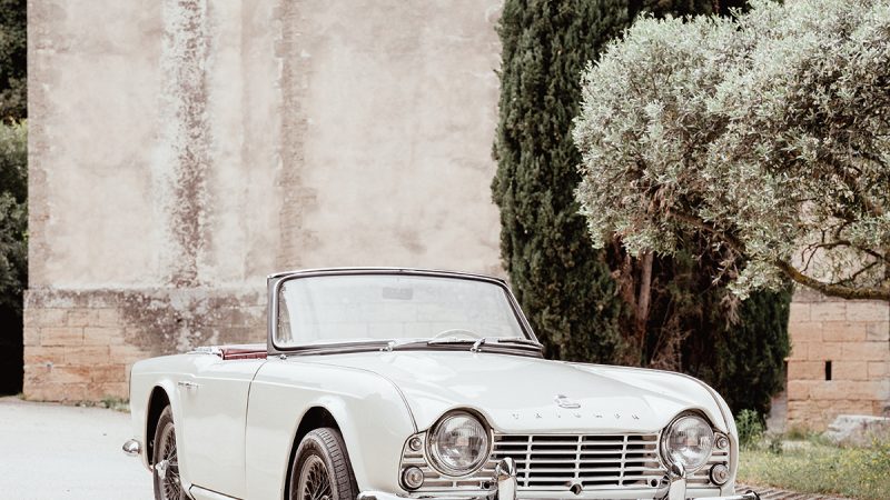 TRIUMPH TR4 - WHITE