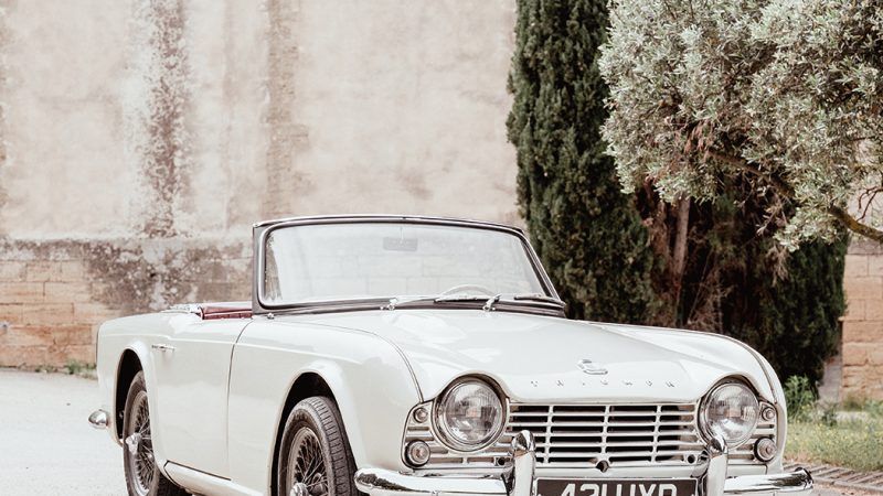 TRIUMPH TR4 - WHITE