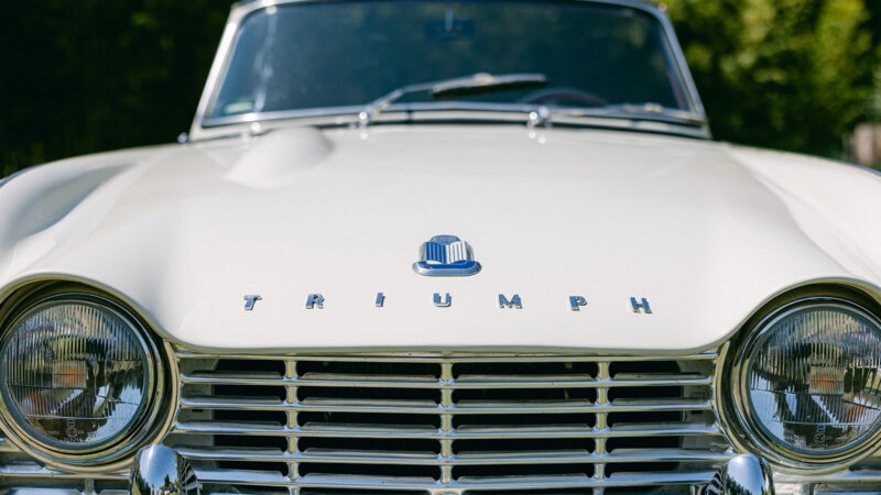 TRIUMPH TR4 - WHITE