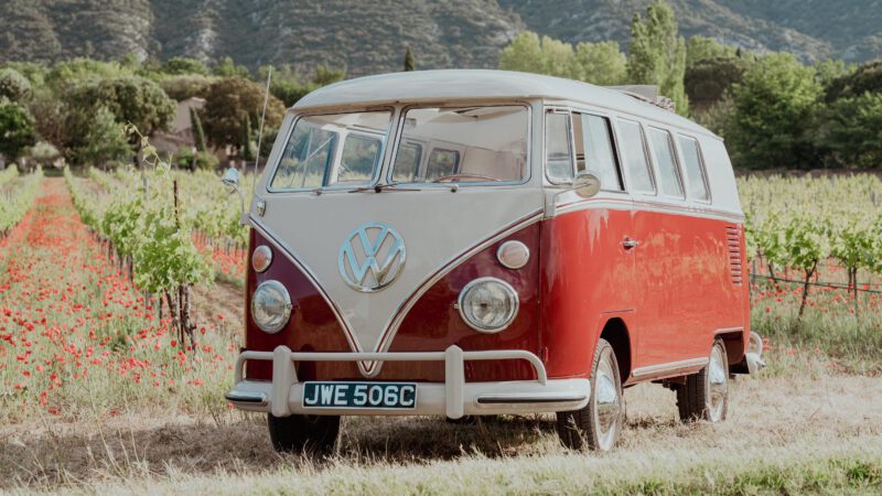 VW BUS T1 IN RED/WHITE