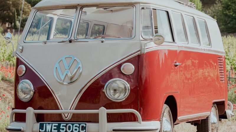 VW BUS T1 IN RED/WHITE
